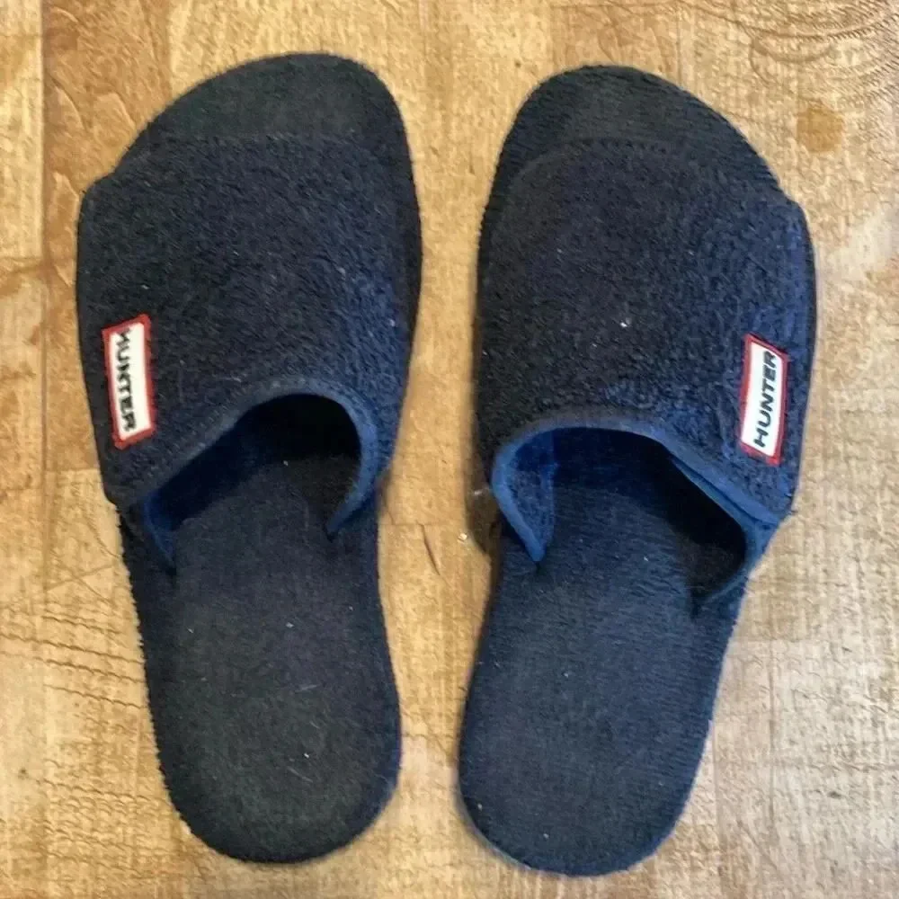 Hunter Black Fuzzy Slides